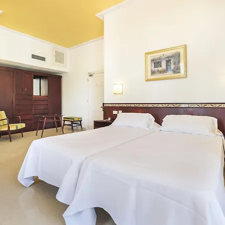Globales Reina Cristina Hotel