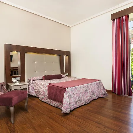 Globales Reina Cristina Hotel 4*