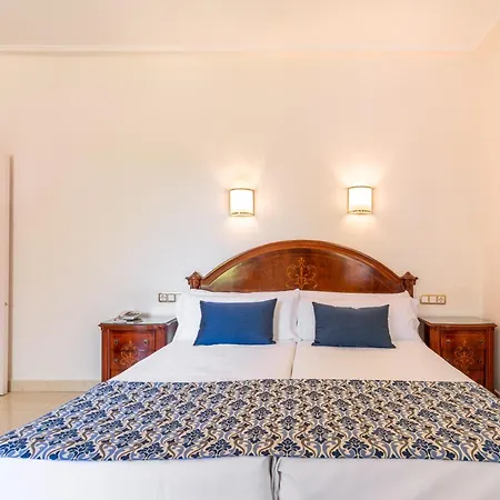 Hotel Globales Reina Cristina 4*