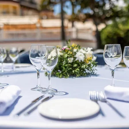 Hotel Globales Reina Cristina 4*