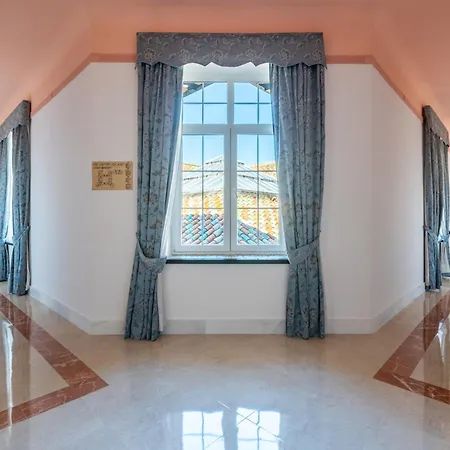 Globales Reina Cristina Hotel