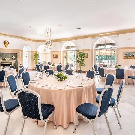 Globales Reina Cristina Hotel 4*