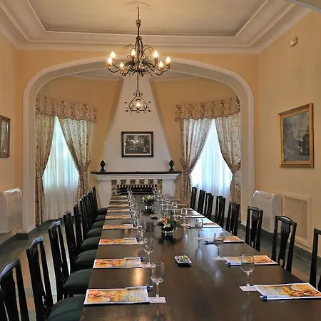 Globales Reina Cristina Hotel